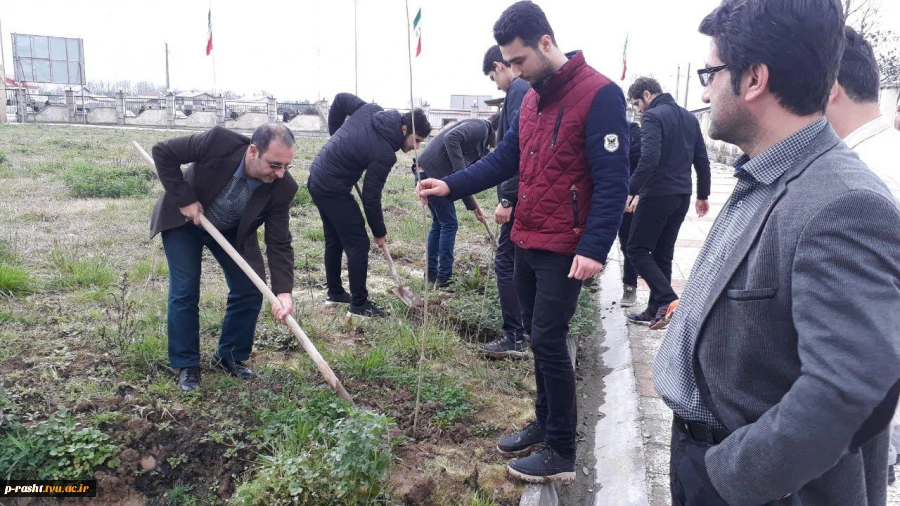 برگزاری آیین درختکاری با شعار هر دانشجو یک درخت با حضور مسئولین، کارکنان و دانشجویان دانشکده فنی شهید چمران رشت 10