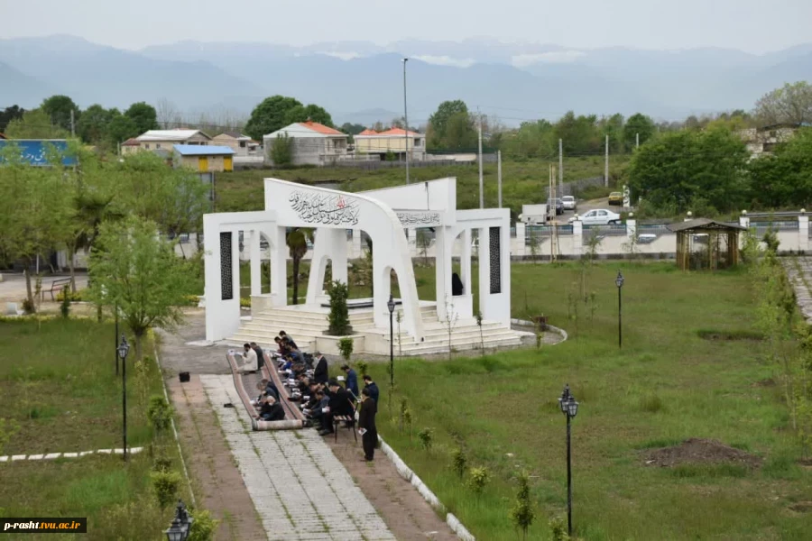 مراسم پر فیض زیارت عاشورا در آستانه شب های لیالی قدر در جوارملکوتی شهید گمنام دانشکده شهید چمران رشت . 5